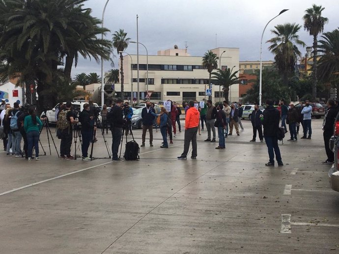 Protesta de los hosteleros de Melilla contra el cierre total de sus establecimientos