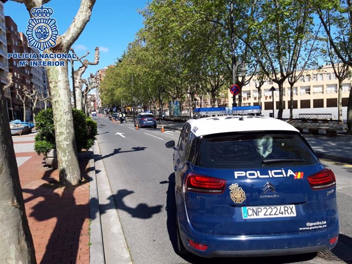 Control policíal en Logroño junto al Ayuntamiento