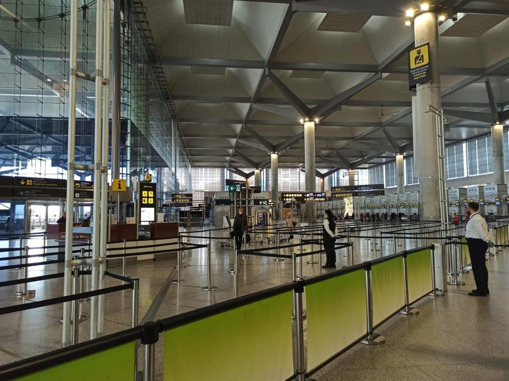 Aena invierte casi 2,5 millones en la remodelación y acondicionamiento de aseos en el aeropuerto de Málaga-Costa del Sol 3 Aena invierte casi 2,5 millones en la remodelación y acondicionamiento de aseos en el aeropuerto de Málaga-Costa del Sol 3