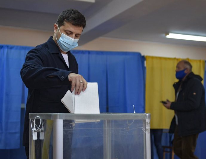Ucrania.- El partido de Zelenski fracasa en las elecciones locales de Ucrania