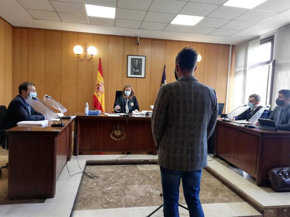 Juicio al hijo de Bartolomé Cursach por presuntas calumnias al juez Penalva y el fiscal Subirán.