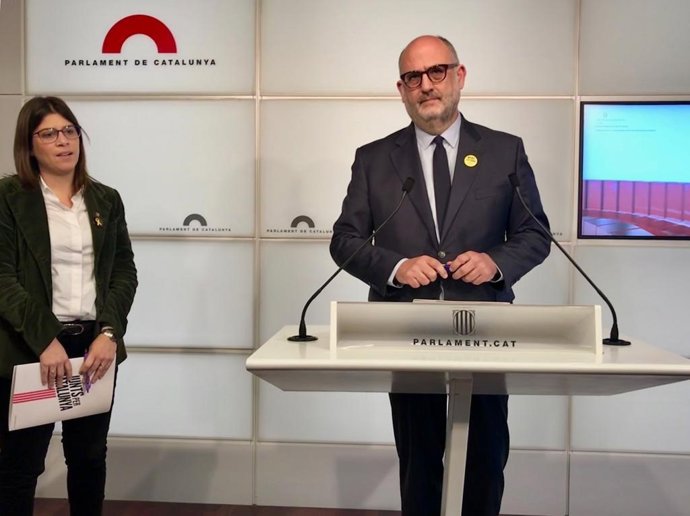 El portaveu de JxCat al Parlament, Eduard Pujol, i la diputada Gemma Geis.