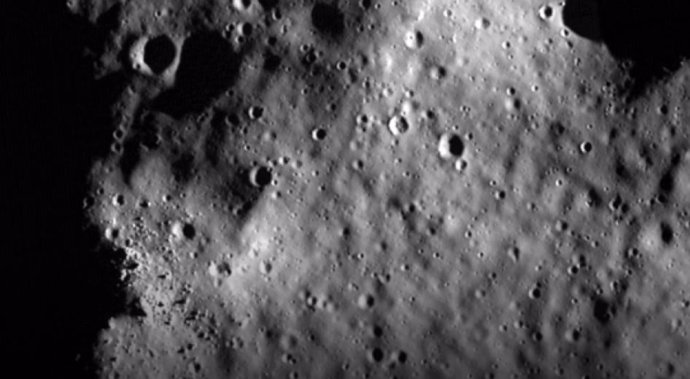 Unos 25.000 km. cuadrados en la Luna pueden estar llenos de hielo 