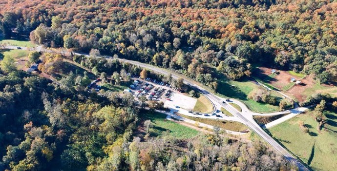 Imagen aérea del parking de la Fageda d'en Jord del sábado 24 de octubre