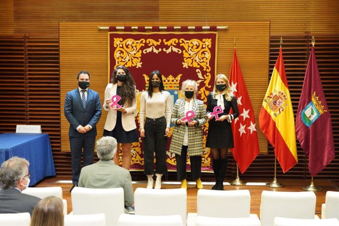 Imagen de la entrega de los Premios Emprendedoras 2020 por parte de la vicealcaldesa de Madrid, Begoña Villacís.