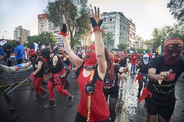 25 October 2020, Chile, Santiago: People celebrate after the result of the referendum to rewrite the dictatorship-era constitution. 78.24 per cent voted in favour of a new constitution, while 21.76 voted against, according to figures released by the Ele