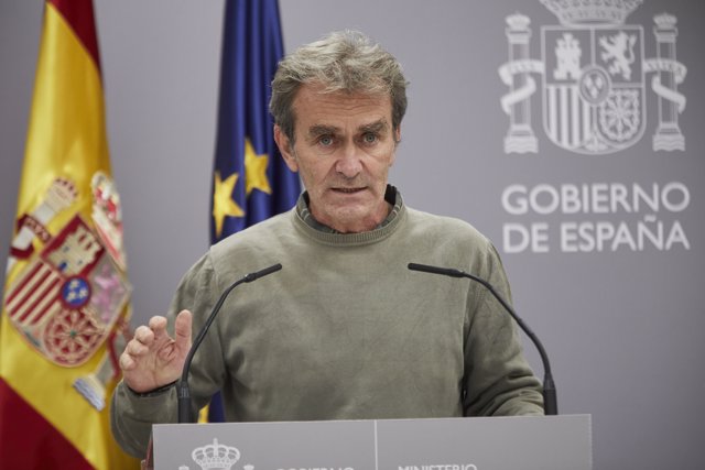 El director del Centro de Coordinación de Alertas y Emergencias Sanitarias (CCAES), Fernando Simón, comparece en rueda de prensa en Moncloa para informar de la evolución de la pandemia, en Madrid (España), a 26 de octubre de 2020.