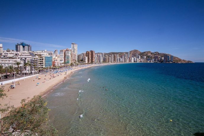 Playa de Levante de Benidorm durante el Día Mundial del Turismo 2020, en Benidorm, Alicante, Comunidad Valenciana (España) a 27 de septiembre de 2020. Esta edición, bajo el lema de 'Turismo y desarrollo rural', destaca la capacidad excepcional del turis