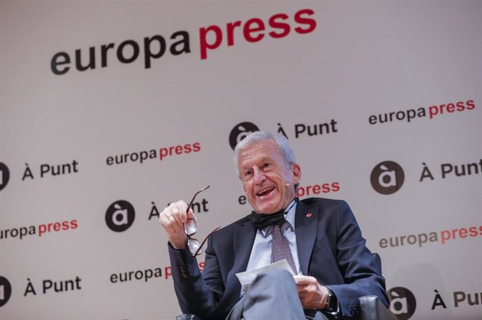 El presidente de Cruz Roja Española, Javier Senent, durante el encuentro 'Las ONG, esenciales en la emergencia Covid-19' organizado por  Punt y la agencia Europa Press.