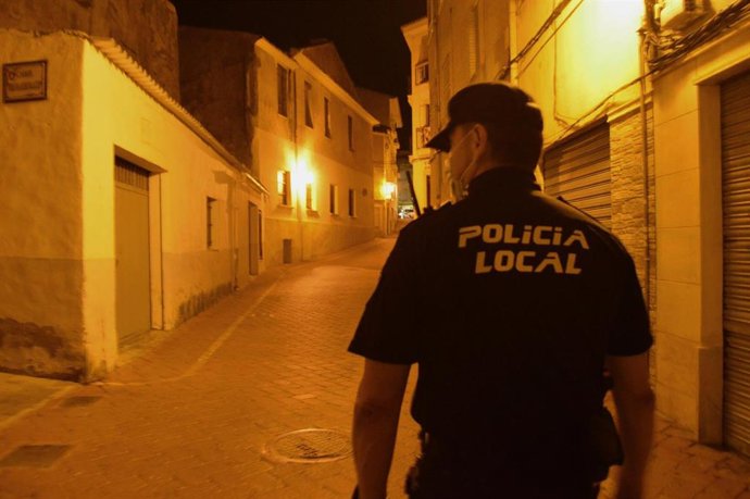 La policía detiene a un conductor por resistencia a la autoridad después de circular ebrio y a gran velocidad en Petrer (Alicante)