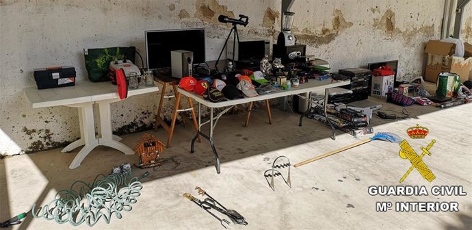 Objetos aprehendidos por la Guardia Civil en Cardiel de los Montes