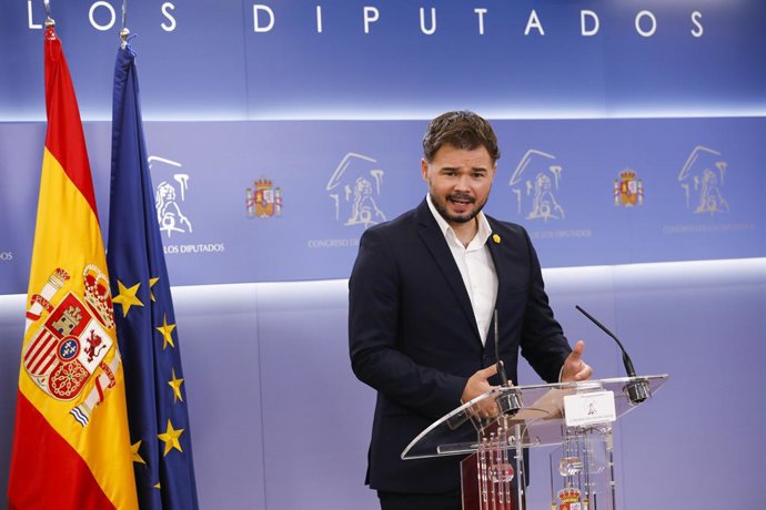 El portaveu d'ERC, Gabriel Rufián, en una roda de premsa al Congrés.