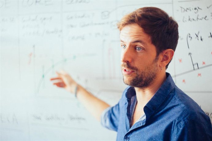 Carlos Cueva, Departamento de Fundamentos de Análisis Económico de la UA