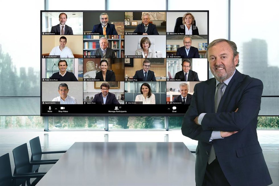 El presidente del RACC, Joan Mateu, y la nueva Junta Directiva de la entidad, elegida tras las elecciones de otoño de 2020.