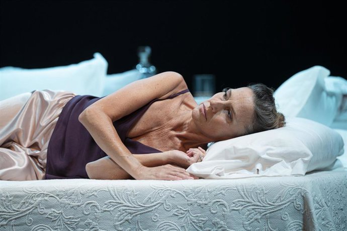 La actriz Llusa Mallol interpreta a Monique, protagonista del clásico de Simone de Beauvoir 'La dona trencada', del 29 de octurbe al 1 de noviembre, en el TNC.
