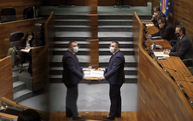 Adrián Barbón en el Parlamento asturiano durante su intervención en el Debate de Orientación Política.
