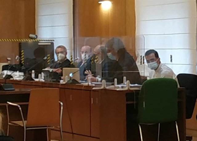 El presunto autor del crimen de Nava, en la última jornada de juicio con jurado popular.