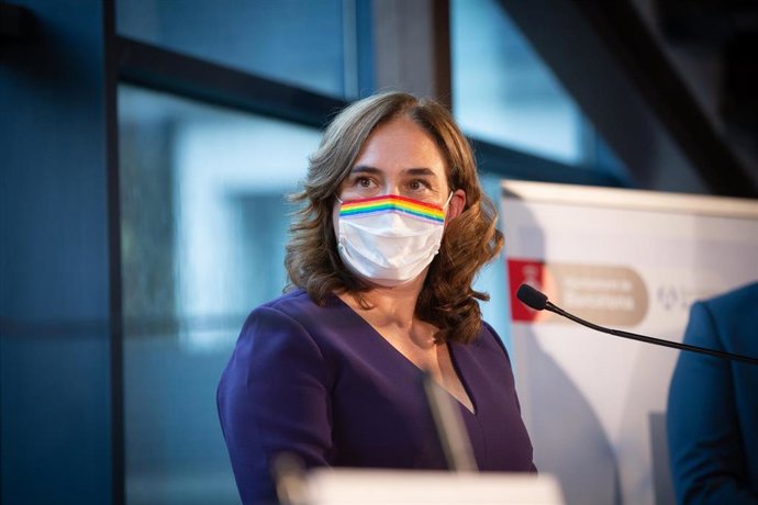 La alcaldesa de Barcelona, Ada Colau, durante la rueda de prensa presencial y telemática, en Barcelona, Catalunya, (España), a 18 de septiembre de 2020. 