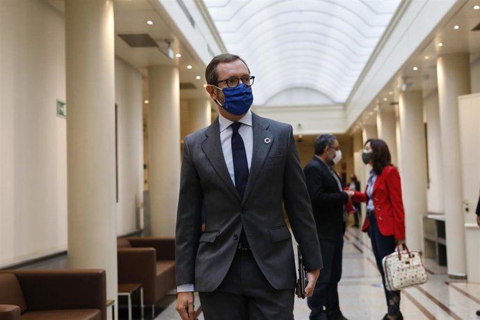 El portavoz del Grupo Popular en el Senado, Javier Maroto, a su llegada a una sesión de control al Gobierno en el Senado, a 20 de octubre de 2020.