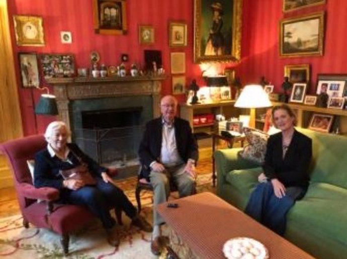 Imagen del encuentro de los reyes eméritos de Bélgica Alberto II y Paola con la princesa Delphine