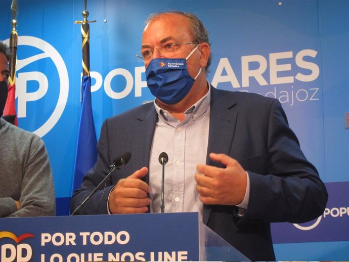 El presidente del PP extremerño, José Antonio Monago, en rueda de prensa