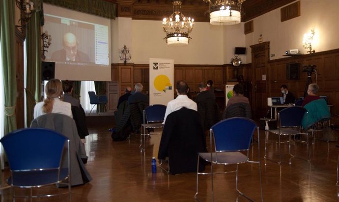EL letrado Ignacio Astarloa interviene por videoconferencia en el curso de verano de la UPV/EHU sobre el 40 aniversario del Parlamento Vasco
