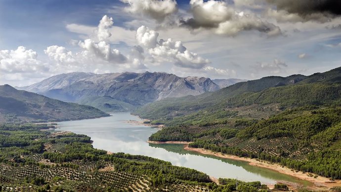 Pantano de Tranco, en la sierra de Segura, Jaén