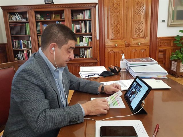 Francisoc Reyes durante la reunión del Patronato de la Fundación Estrategias