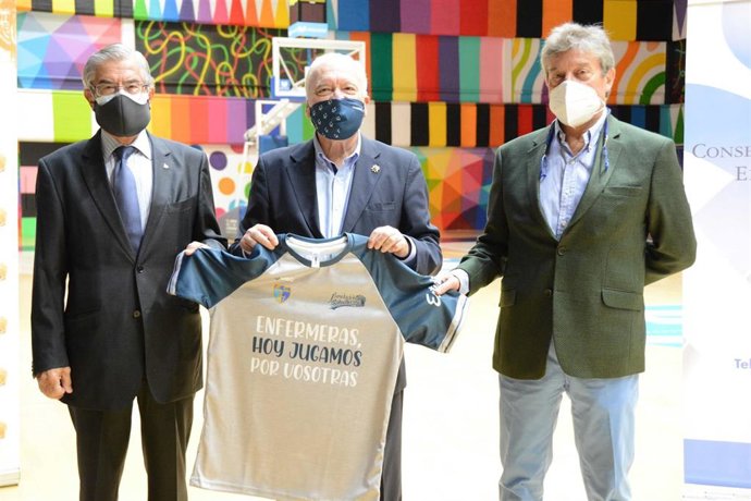 Pie de foto Miguel Ángel Bufalá, presidente de Movistar Estudiantes; Florentino Pérez Raya, presidente del Consejo General de Enfermería y Fernando Galindo, presidente de la Fundación Estudiantes.