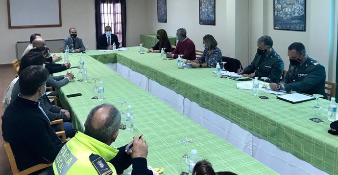 Reunión entre SUbdelegación y ayuntamientos de la Sierra de cara al puente de noviembre