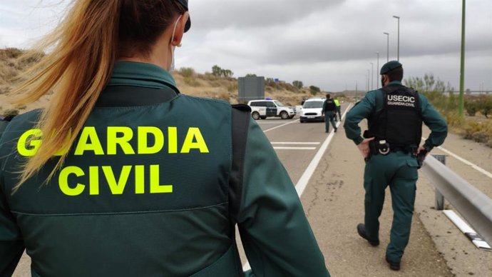 Control de la Guardia Civil para cumplimiento del confinamiento perimetral.
