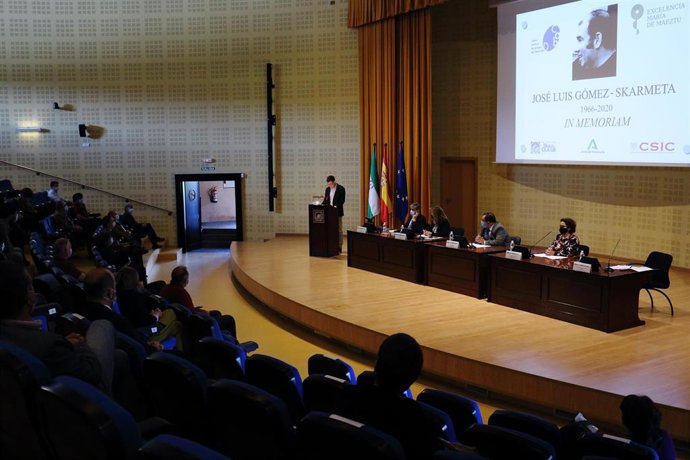 Homenaje a Skarmeta en la UPO