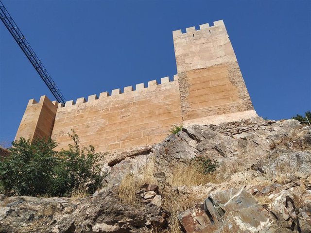 La rehabilitación de la muralla de Cáceres continúa en tiempo y forma