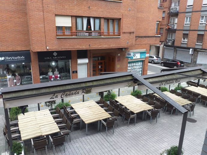 Terraza hostelera en Gijón, durante el cierre motivado por el Estado de Alarma
