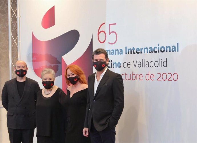 Los actores Javier Cámara y María Galiana y los directores Gracia Querejeta y Julio Medem reciben la Espiga de Honor de Seminci.