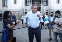 Smith considera que no sería "bueno" limitar la movilidad en Madrid por el puente y resalta el control en fronteras