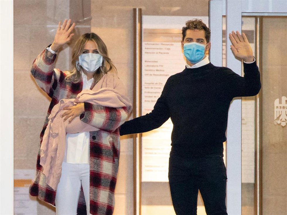 Rosanna Zanetti y David Bisbal salen del hospital