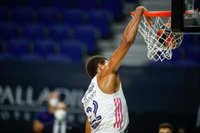 El Real Madrid sigue perfecto y el UCAM sorprende al Barça