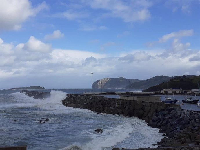 Oleaje en Bermeo (Bizkaia)