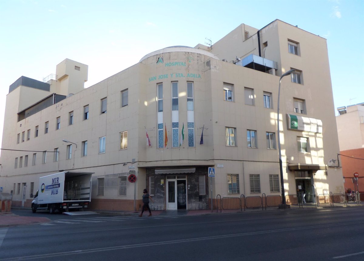 Junta completa el traslado del Hospital Cruz Roja de Almería al  Torrecárdenas y deja seguridad en el edificio