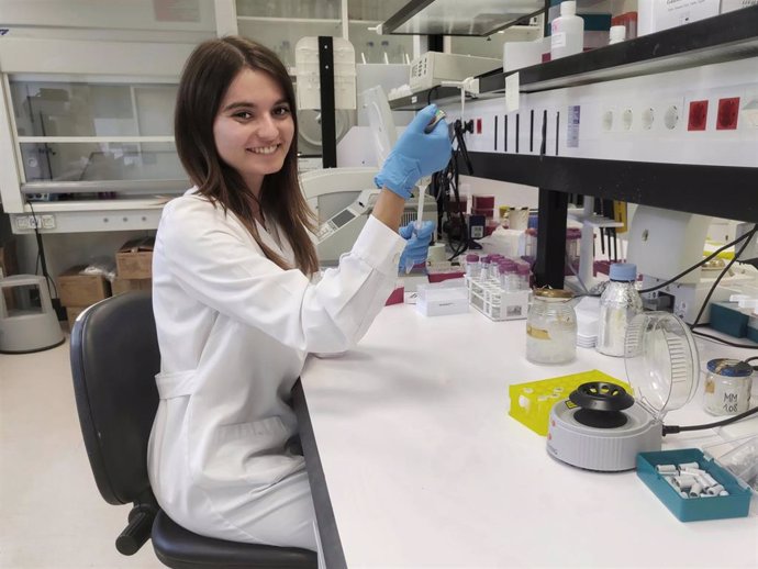 La investigadora navarra Cristina Pérez identifica un paralelismo celular que ayuda a conocer la evolución del mieloma múltiple.