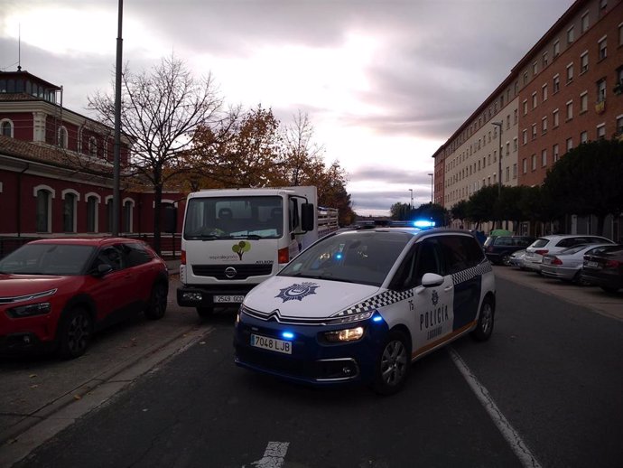 Momento de la detención de un hombre por el robo de un camión de la limpieza en Logroño
