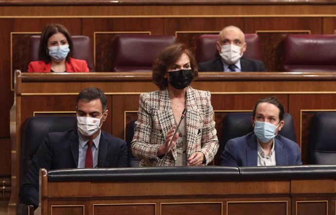 La vicepresidenta primera del Gobierno, Carmen Calvo, interviene durante una sesión de control al Gobierno en el Congreso de los Diputados, en Madrid, (España), a 28 de octubre de 2020