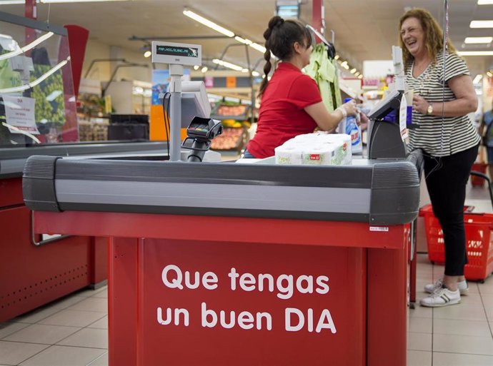 Dependienta de Supermercado Dia