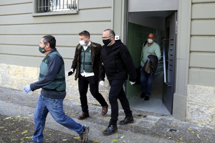 La Gurdia Civil s'emporta l'empresari i activista independentista gironí, Josep Campmajó, el 28 d'octubre del 2002 (horitzontal)