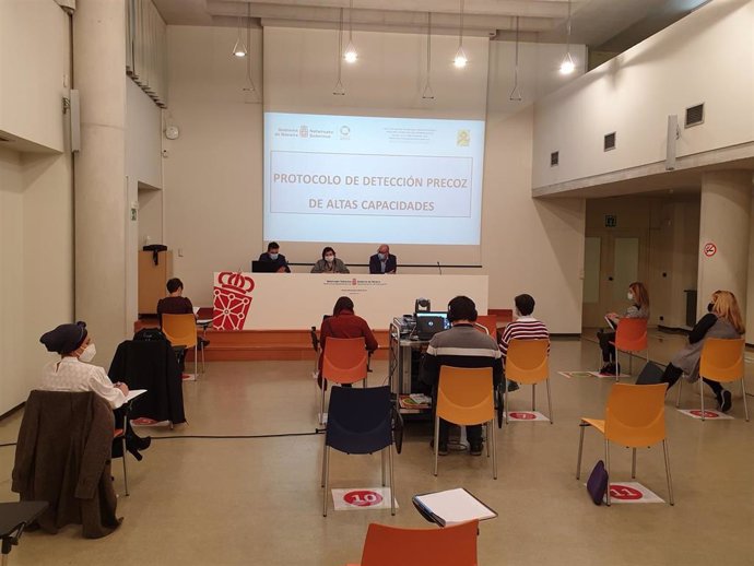 Presentación de los nuevos protocolos ante la comunidad educativa de Navarra
