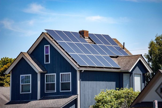 La energía solar es cada día la fuente de energía de más hogares