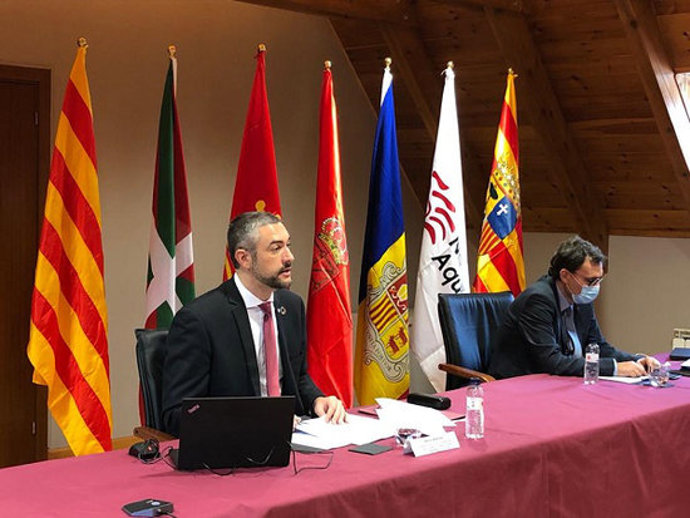 Pla mig del conseller d'Acció Exterior, Bernat Sol a la reunió de la  Comunitat de Treball dels Pirineus el 28 d'octubre del 2020. (horitzontal)