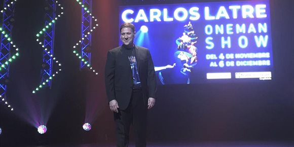 1. Carlos Latre se convierte en más de 100 personajes en el Teatre Coliseum de Barcelona