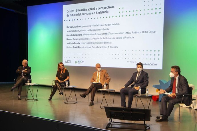 Imagen de la jornada sobre el presente y futuro del turismo, organizada por la Asociación Española de Directivos, celebrada en CaixaForum de Sevilla.